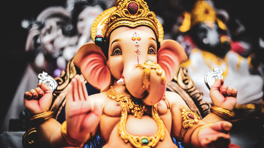 गणेश चतुर्थी 2025: घर पर गणेश पूजा कैसे करें, पूजन मुहूर्त और दिव्य कथा